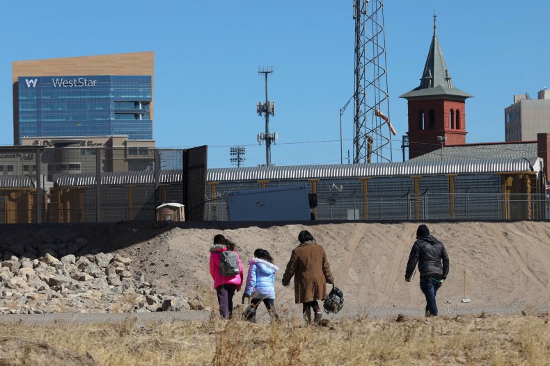 Central American migrants flee to El Paso