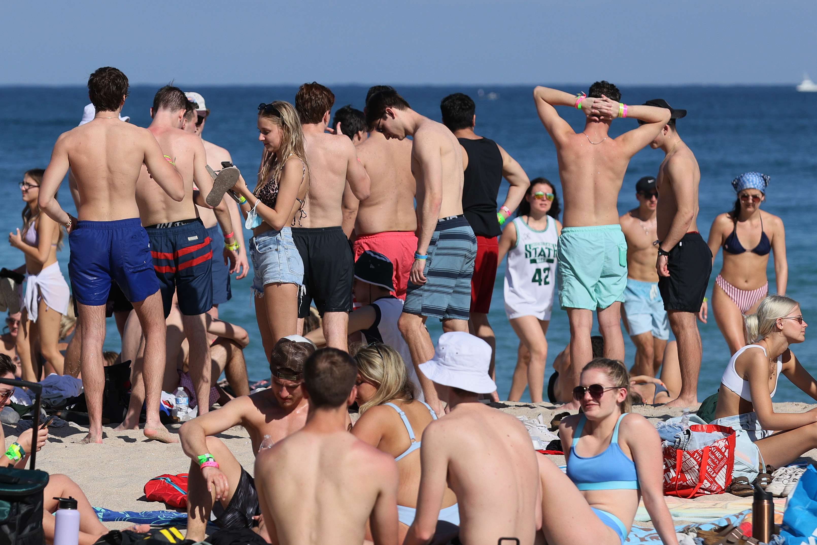 Naked girls on crowded beach Spring Break Photos Show Huge Maskless Crowds Partying In Florida