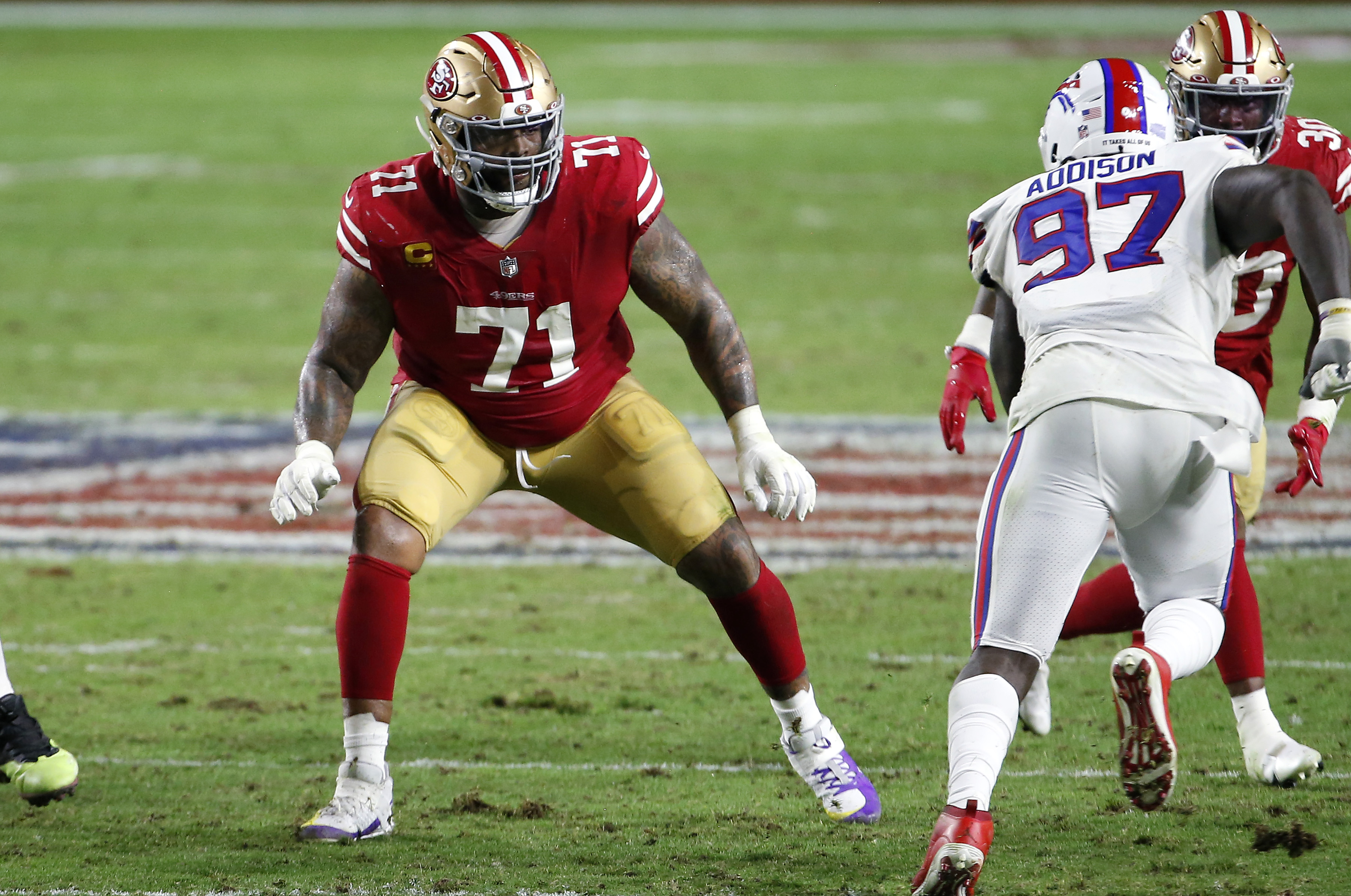 PFF Ranks 49ers OL Bottom Half of the NFL, Trent Williams vs The