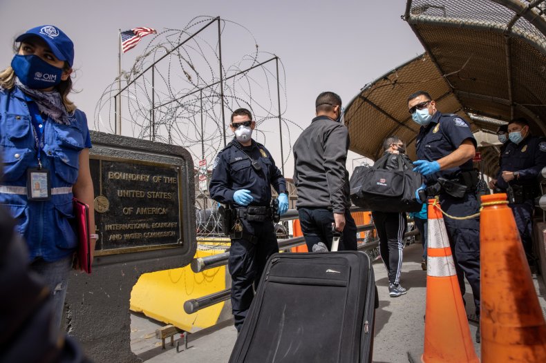 US-Mexico border pictured as people cross