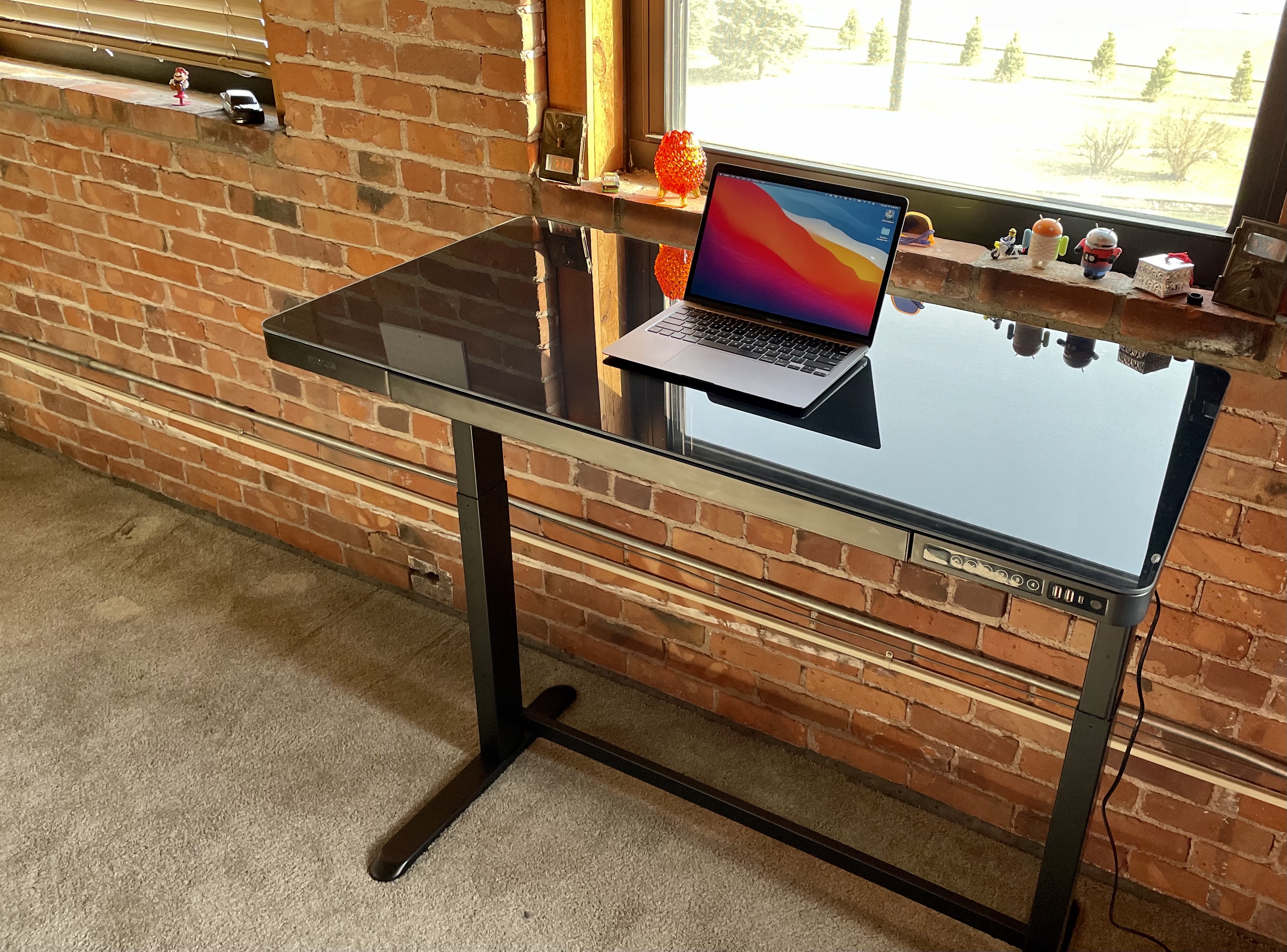 Flexispot Comhar EG8 Review: An Affordable Standing Desk