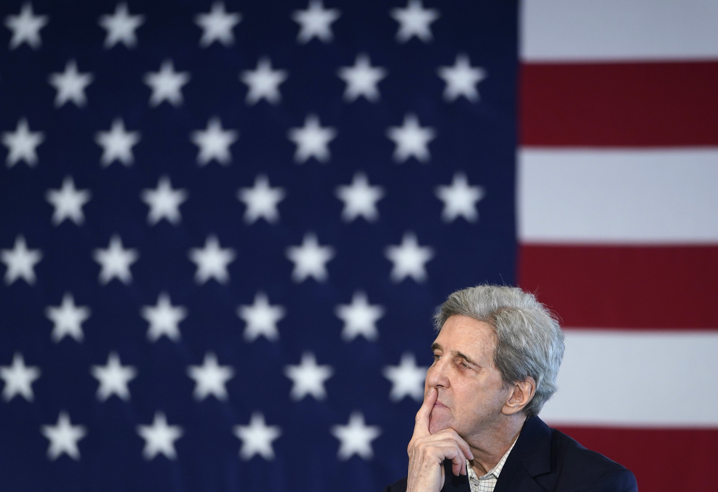 Donald Trump Jr. Calls John Kerry 'Liberal Hypocrite' for Maskless Photo on Flight thumbnail