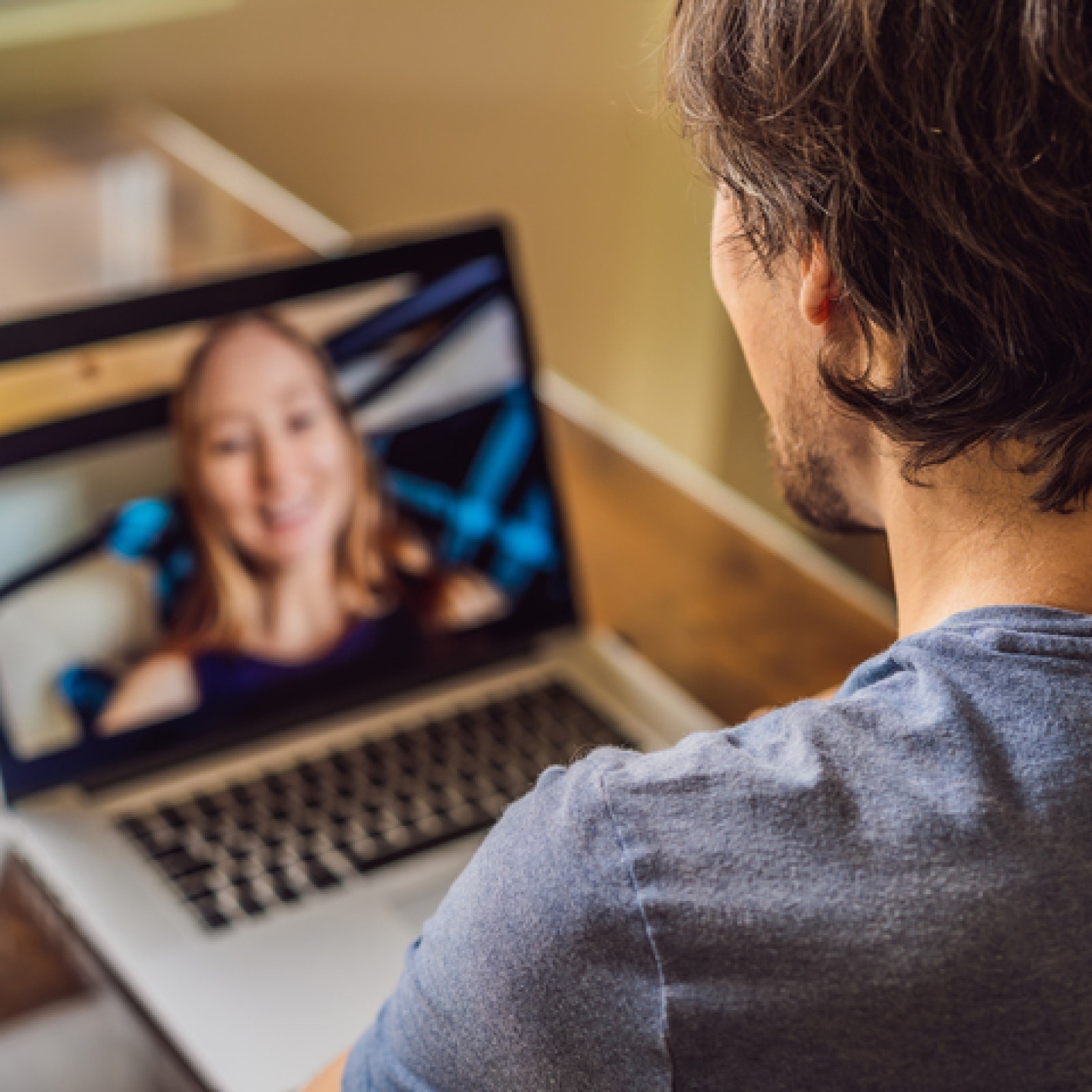 How to Blur Your Background on Zoom, Microsoft Teams, Google Meet Video  Calls