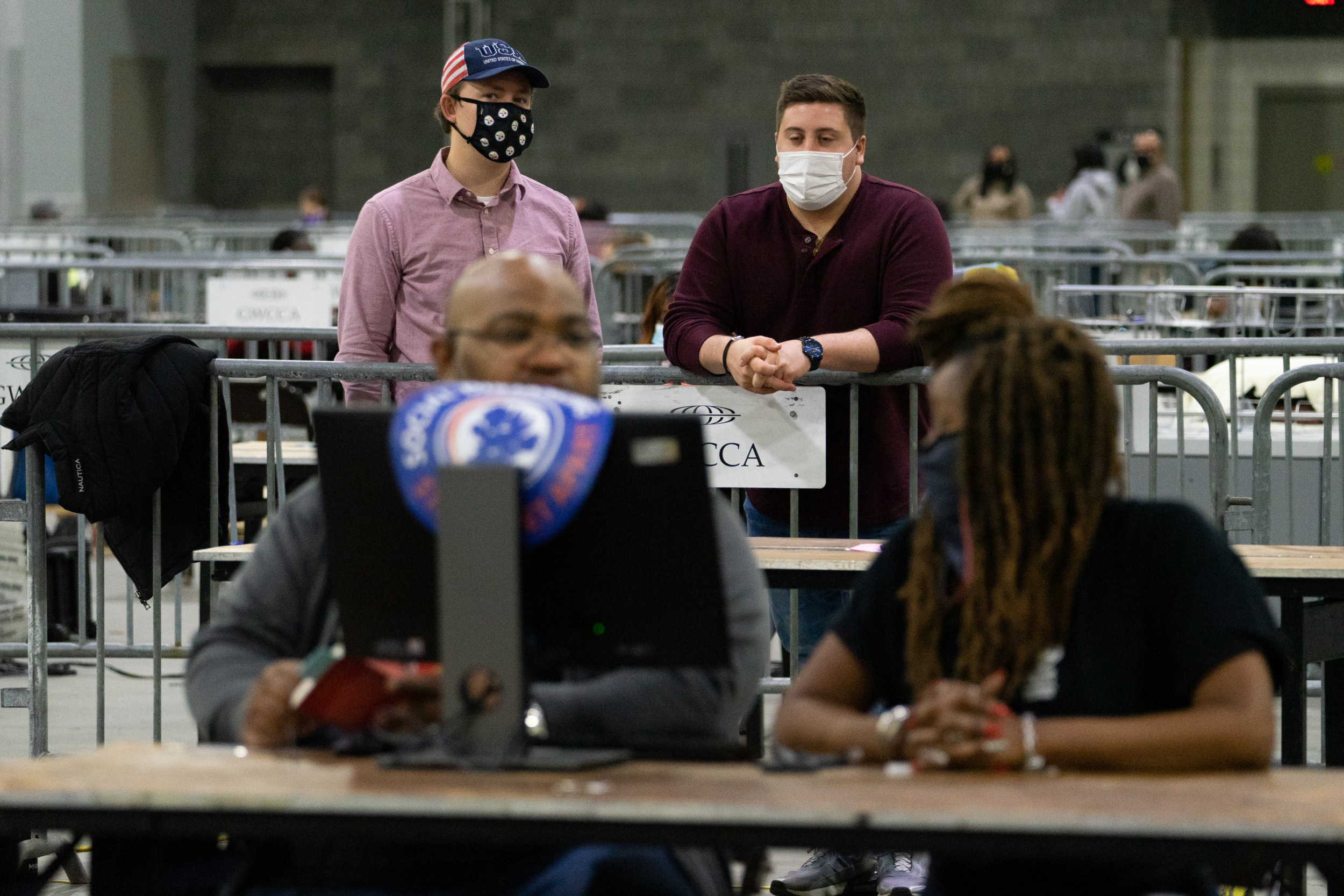 Black Voters Felt Intimidated By Police, Armed Trump Supporters At ...