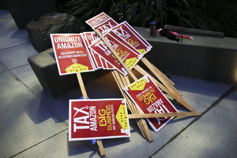 Amazon union signs
