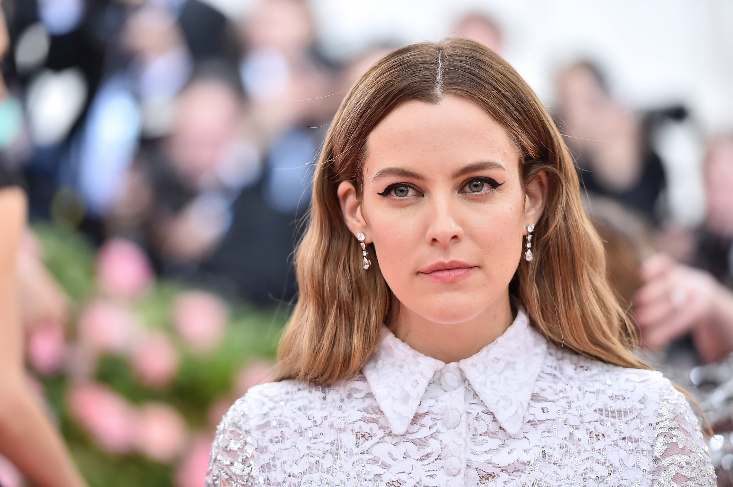 What Is A Death Doula Elvis Presleys Granddaughter Riley Keough Completes Training