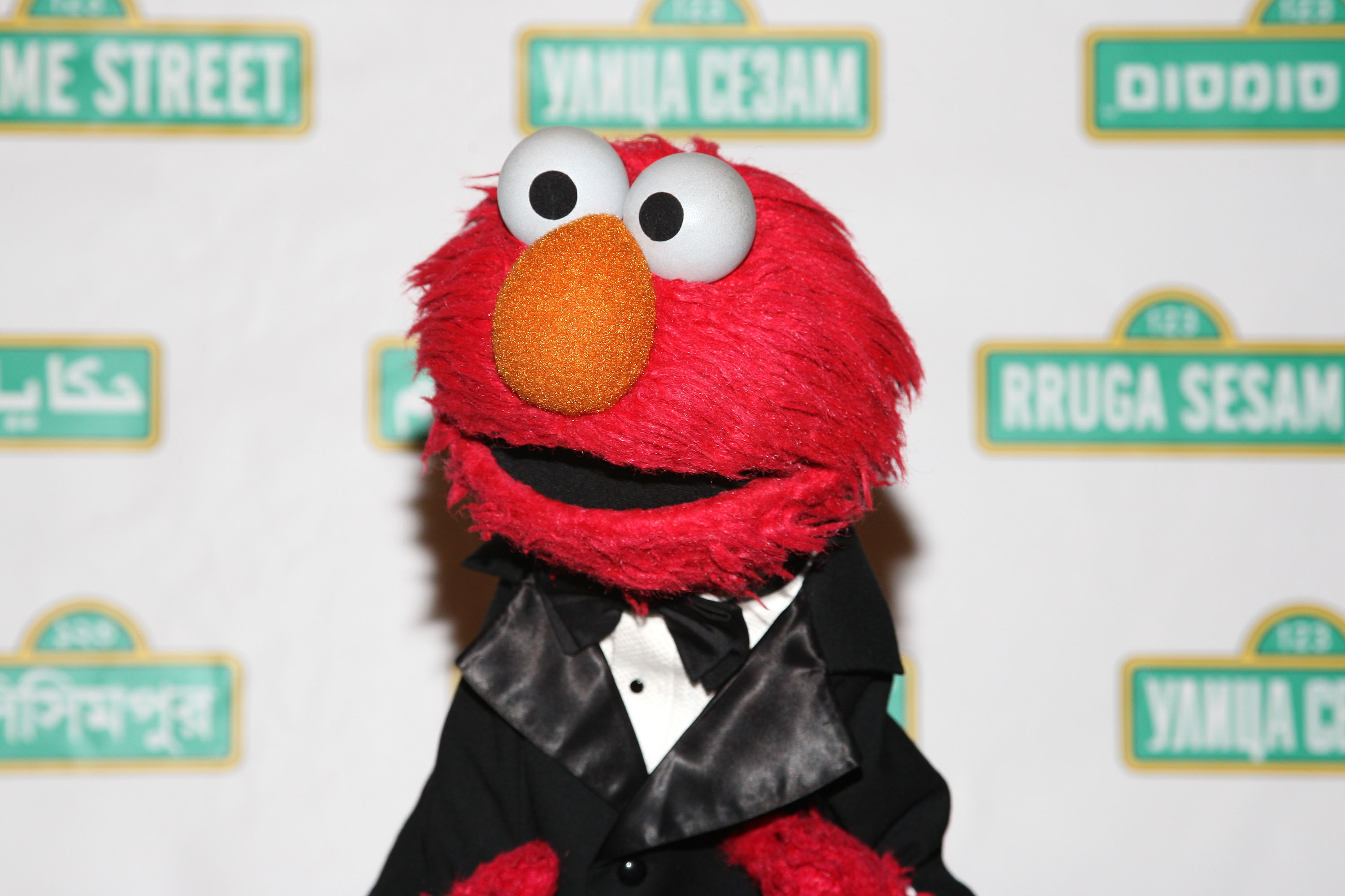 Is Elmo Black Kevin Clash Was Puppeteer Of Sesame Street Character For 28 Years