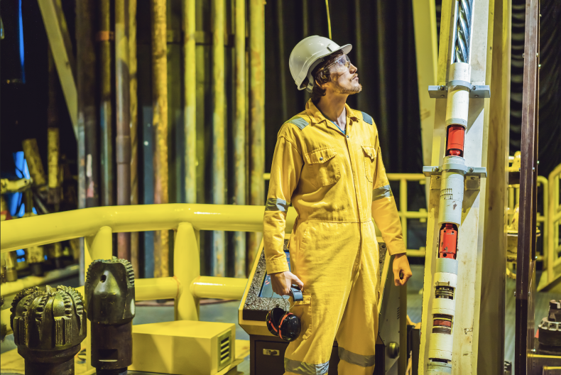 Gas compressor and gas pumping station operator