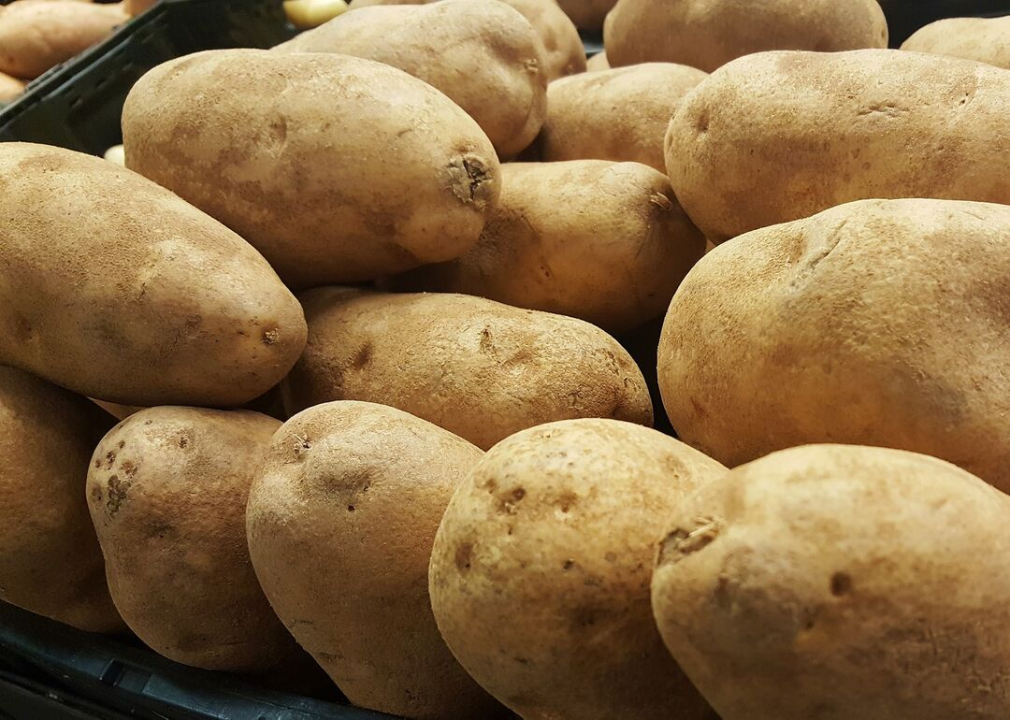 Woman Shares Genius Hack For Peeling Potatoes Without Using A Peeler