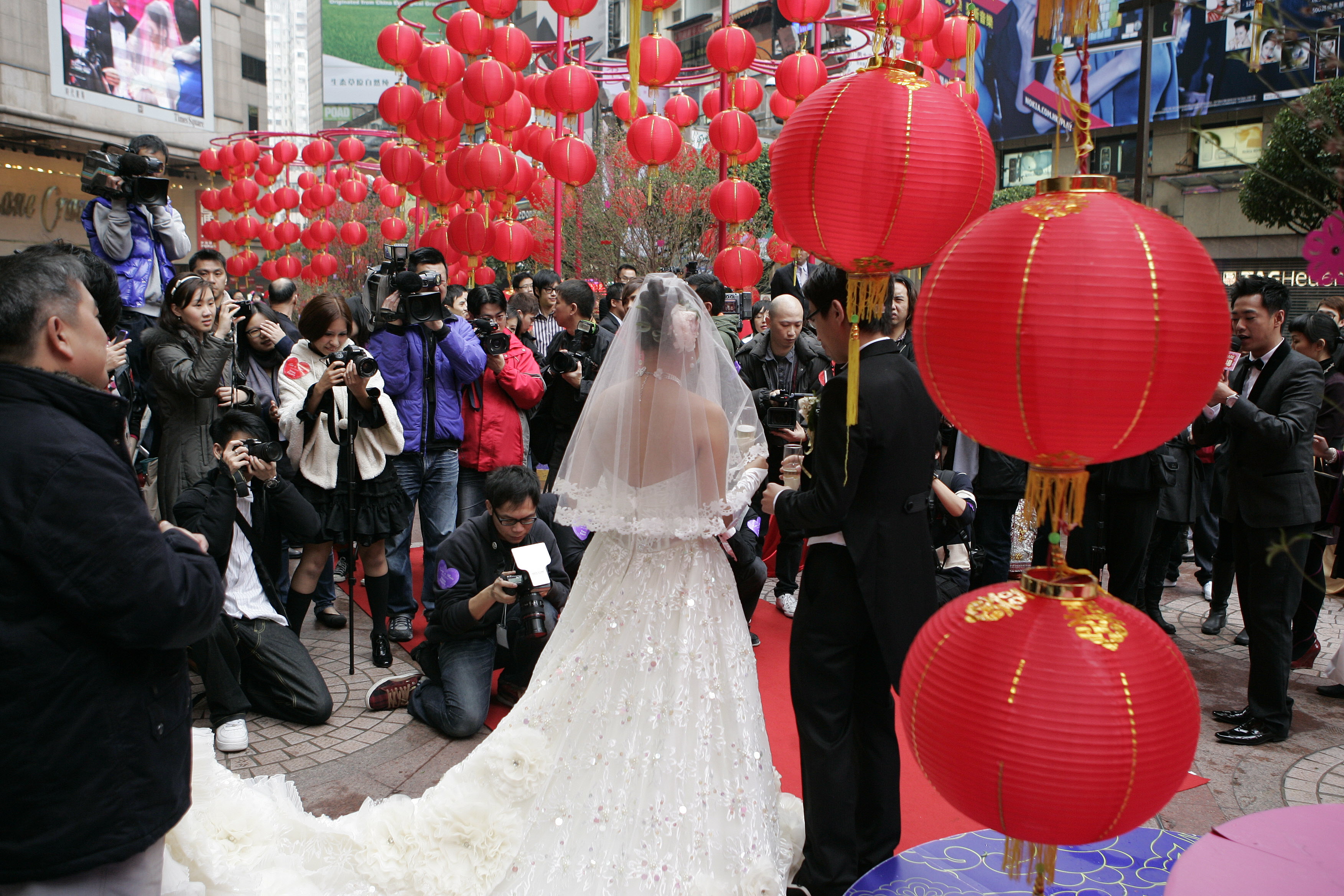 Groom’s mother discovers the bride is her long-lost daughter on wedding day