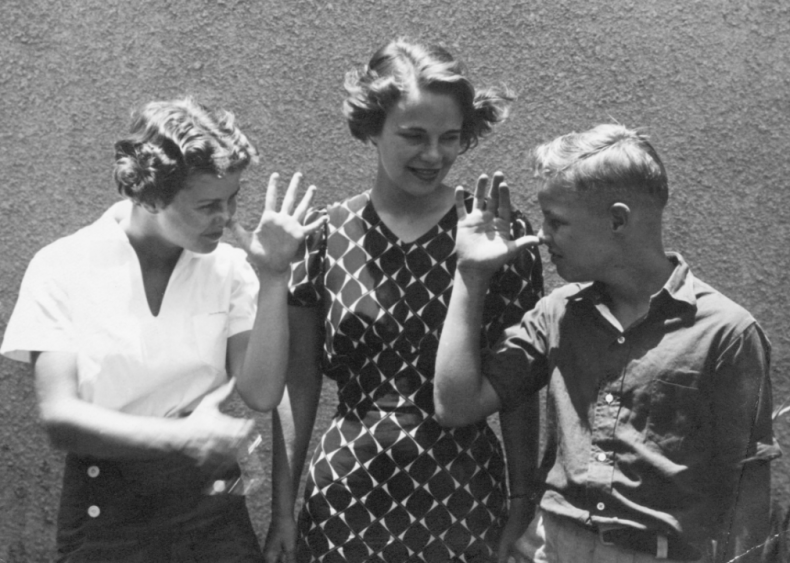 1920s: Brando’s elder sisters Jocelyn and Frances