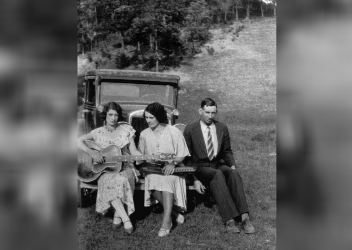 1943: The Carter Family disbands