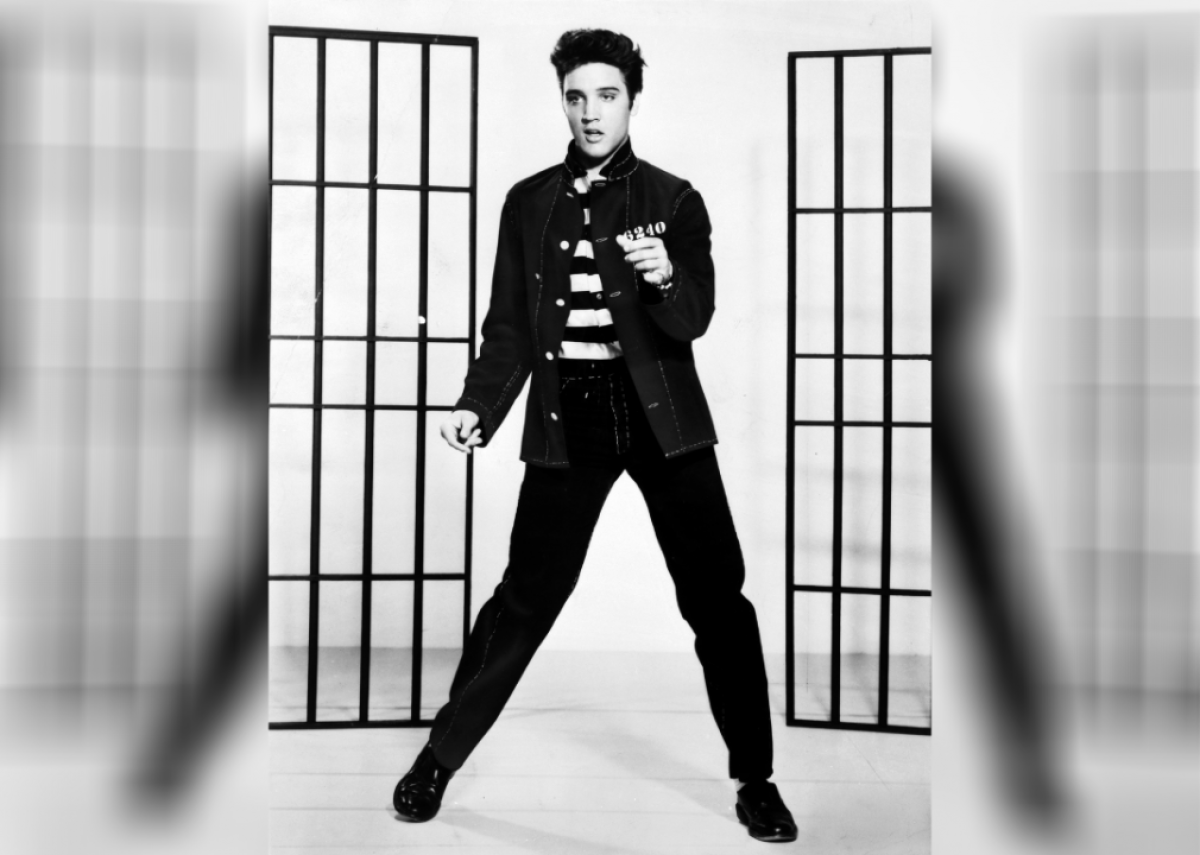 1954: Elvis makes his recording debut
