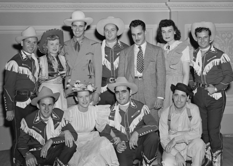 1940: Minnie Pearl joins the Grand Ole Opry