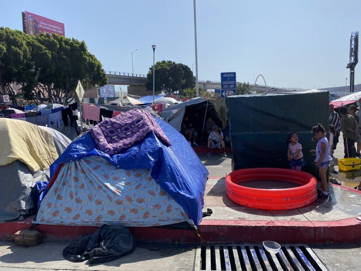 Border tent camp w/ kids
