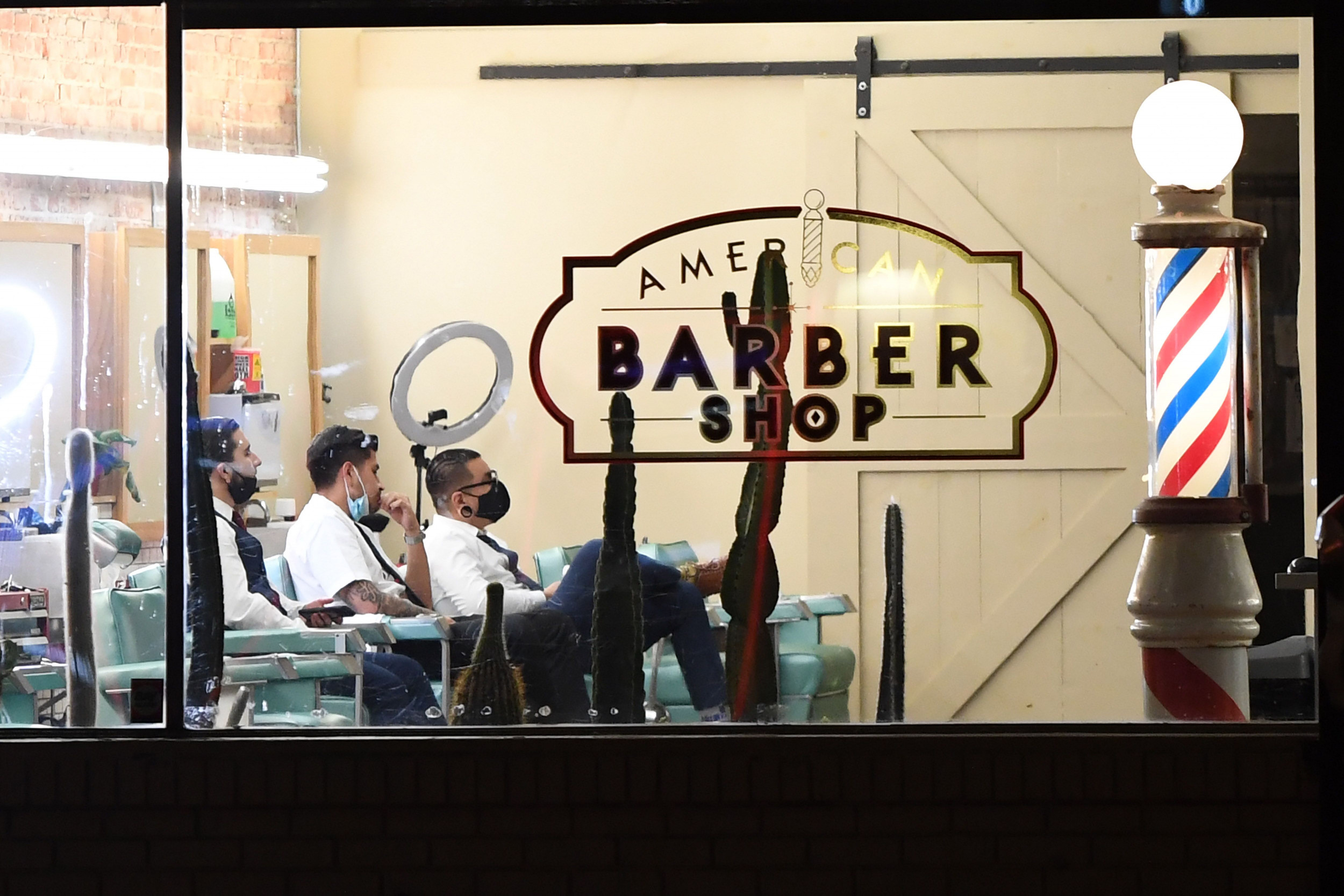 Barber Shaves His Head in Solidarity With Mother Fighting Cancer