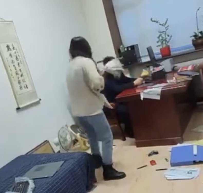 Alleged Harassment Victim Hits Boss With Mop