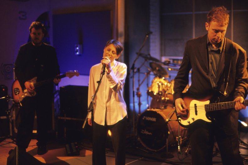Cocetau Twins performing