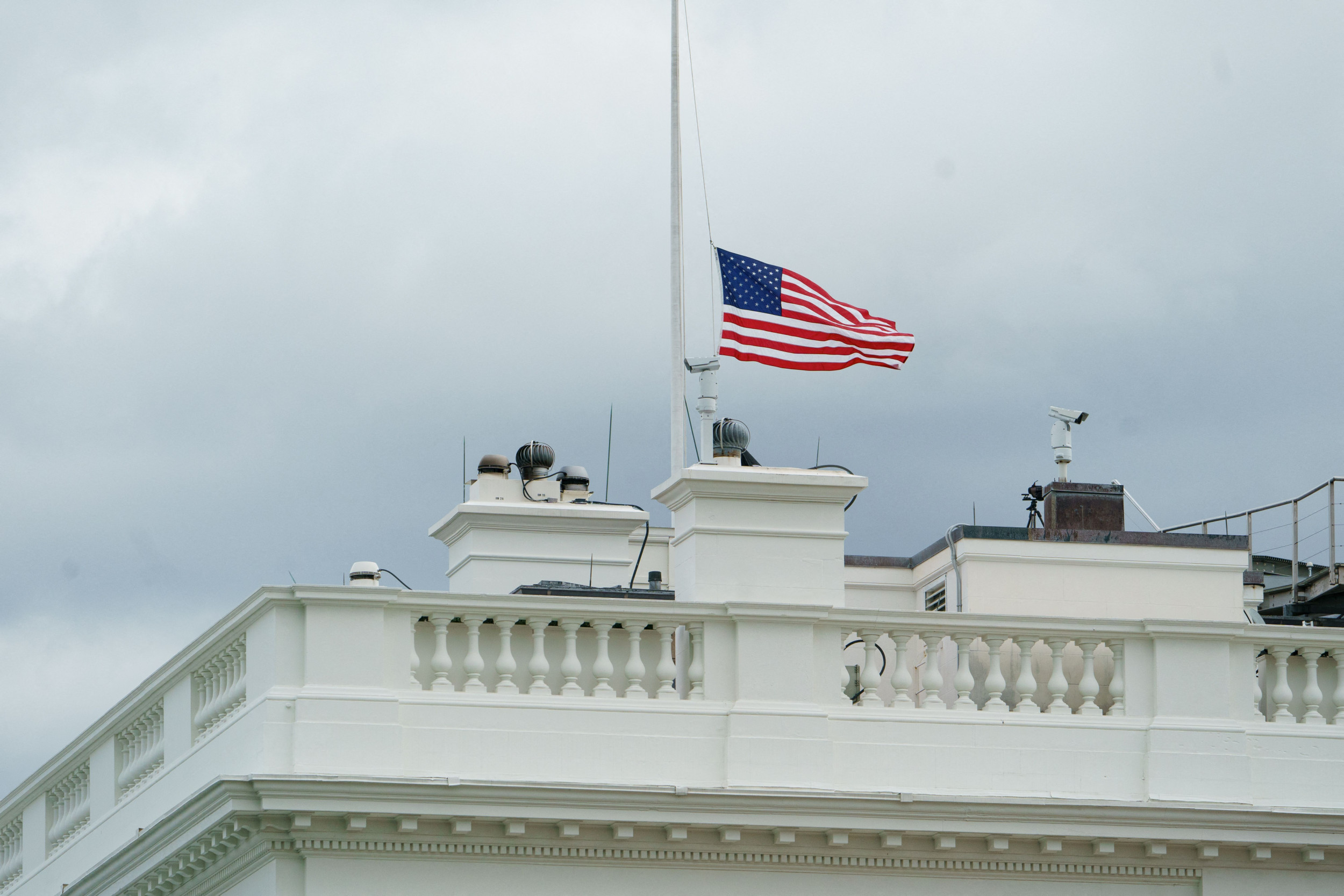 Half Mast / Why Are Flags At Half Mast The Meaning Behind The Tribute