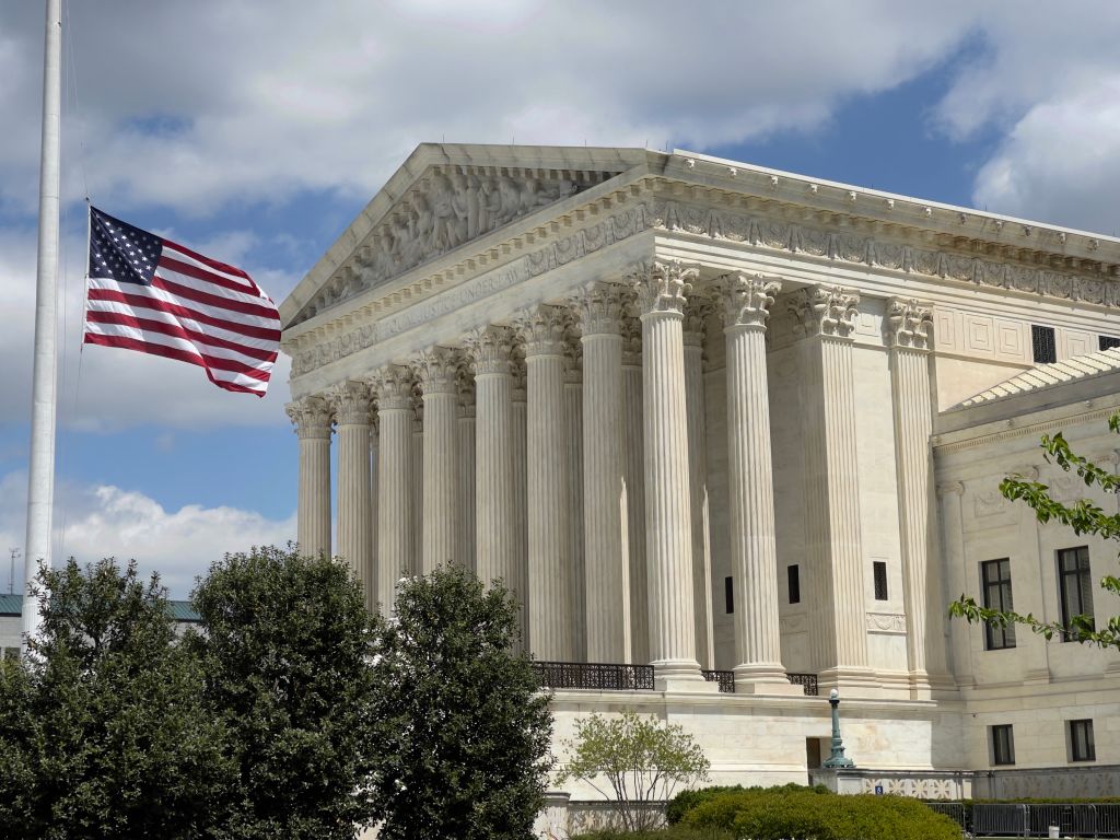 Who is retiring from the supreme court information