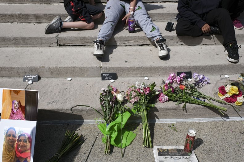 Mourners attend Indianapolis FedEx shooting vigil
