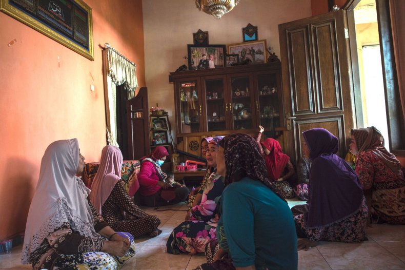submarine victim Indonesia relatives