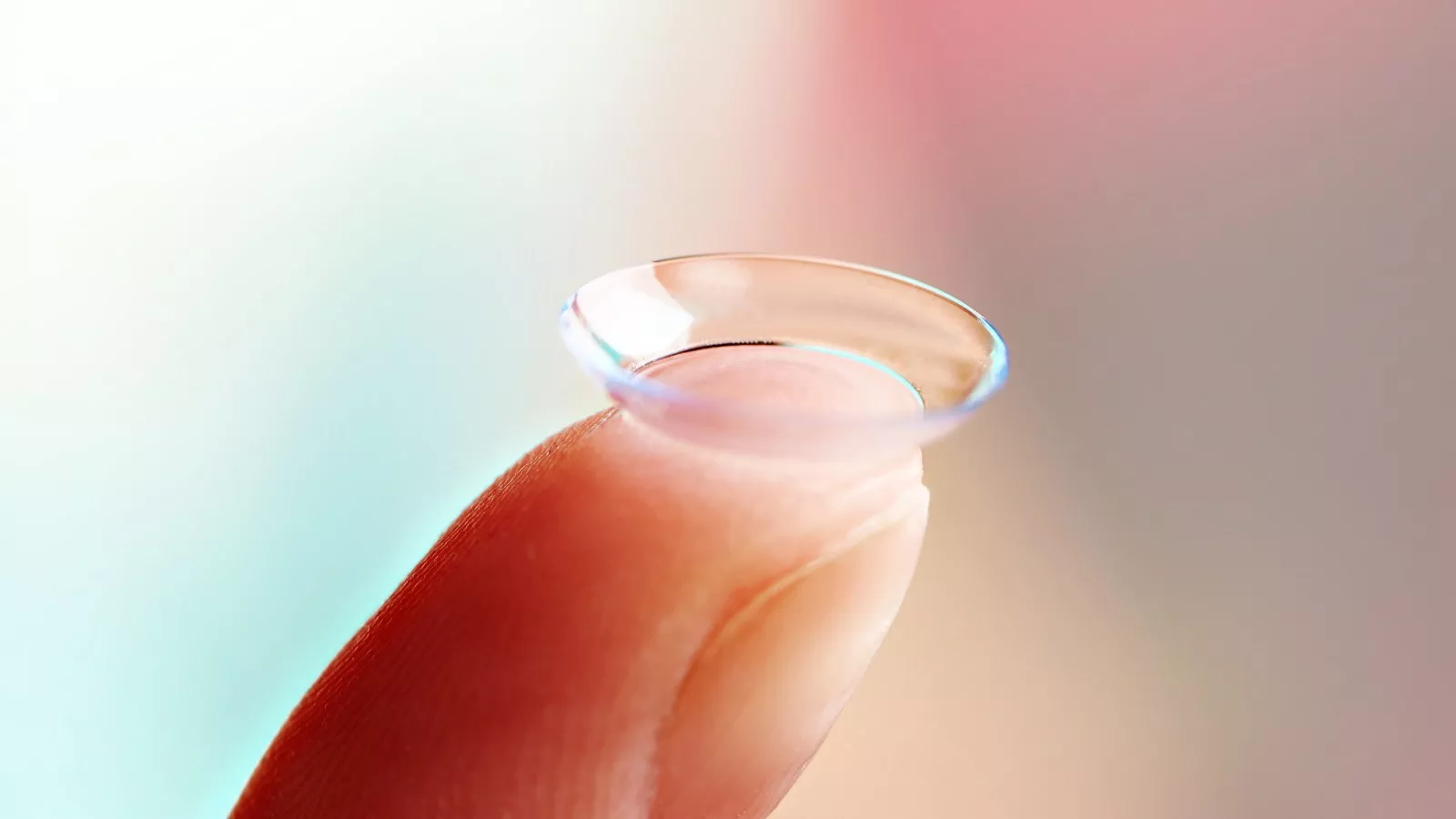 People Reveal Simple Trick to Take Contacts Out Without Using Your Hands People Reveal Simple Trick to Take Contacts Out Without Using Your Hands