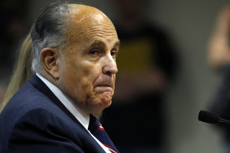 De Blasio Calls Giuliani 'Unhinged'
