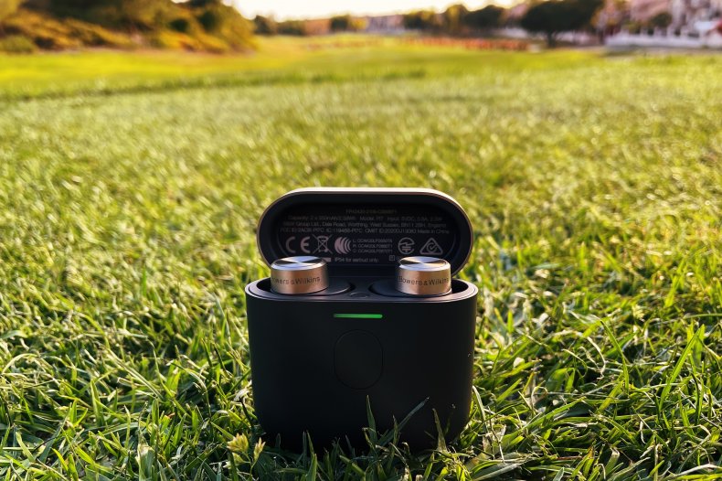 Bowers & Wilkins PI7 earbuds
