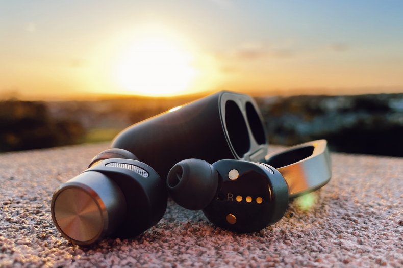 Bowers & Wilkins PI7 earbuds