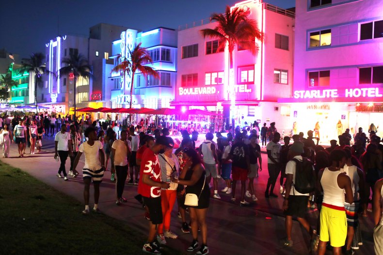 Miami Beach crowds March 2021
