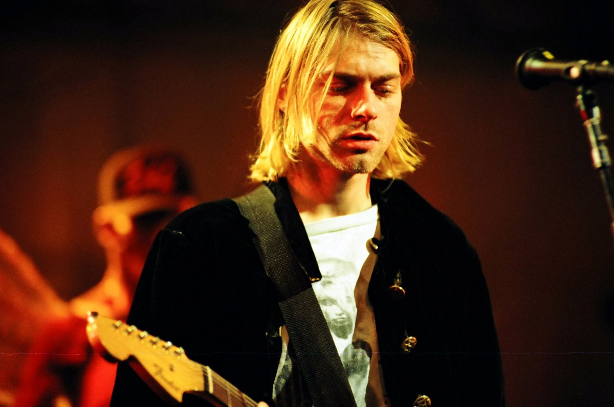 Nirvana performs on MTV Live and Loud