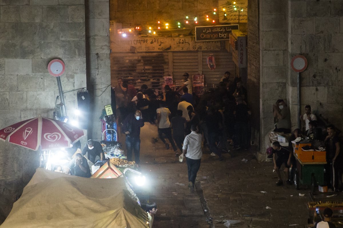 Clashes between Palestinians and Israeli police 