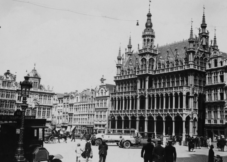 1929: Born in Brussels