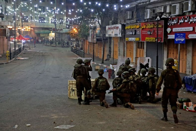 Palestinians and Israeli troops clash in Hebron