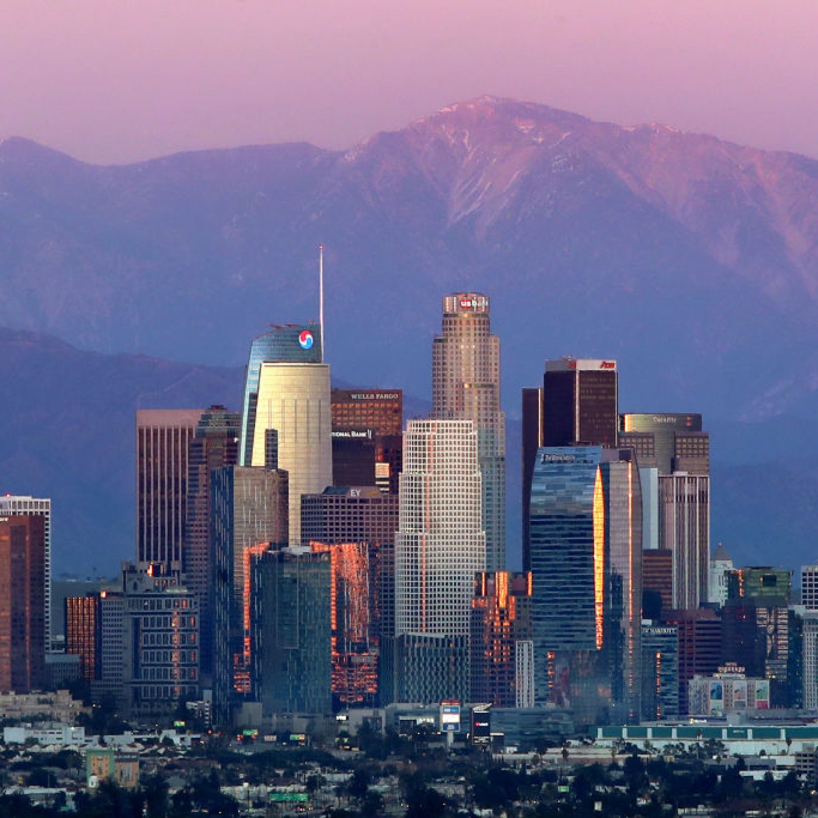 Los Angeles Considers Giving $1,000 Every Month for Three Years to