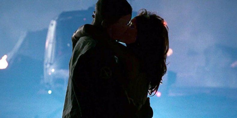 independence day best kiss scene. 