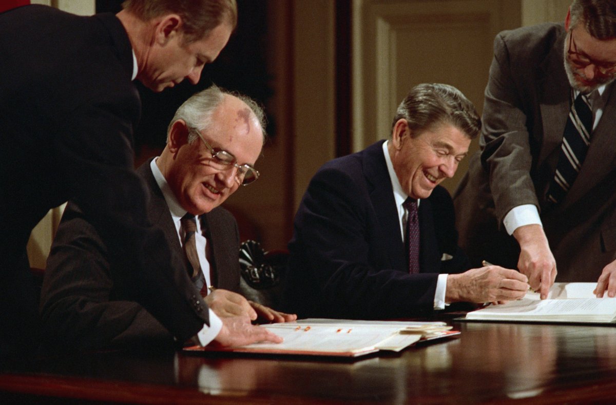 Ronald Reagan and Soviet leader Mikhail Gorbachev