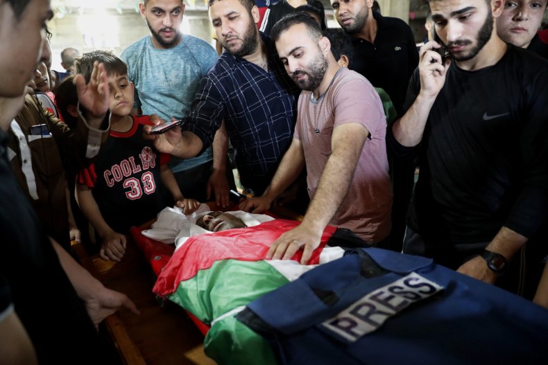 Palestinian Mourners Gather