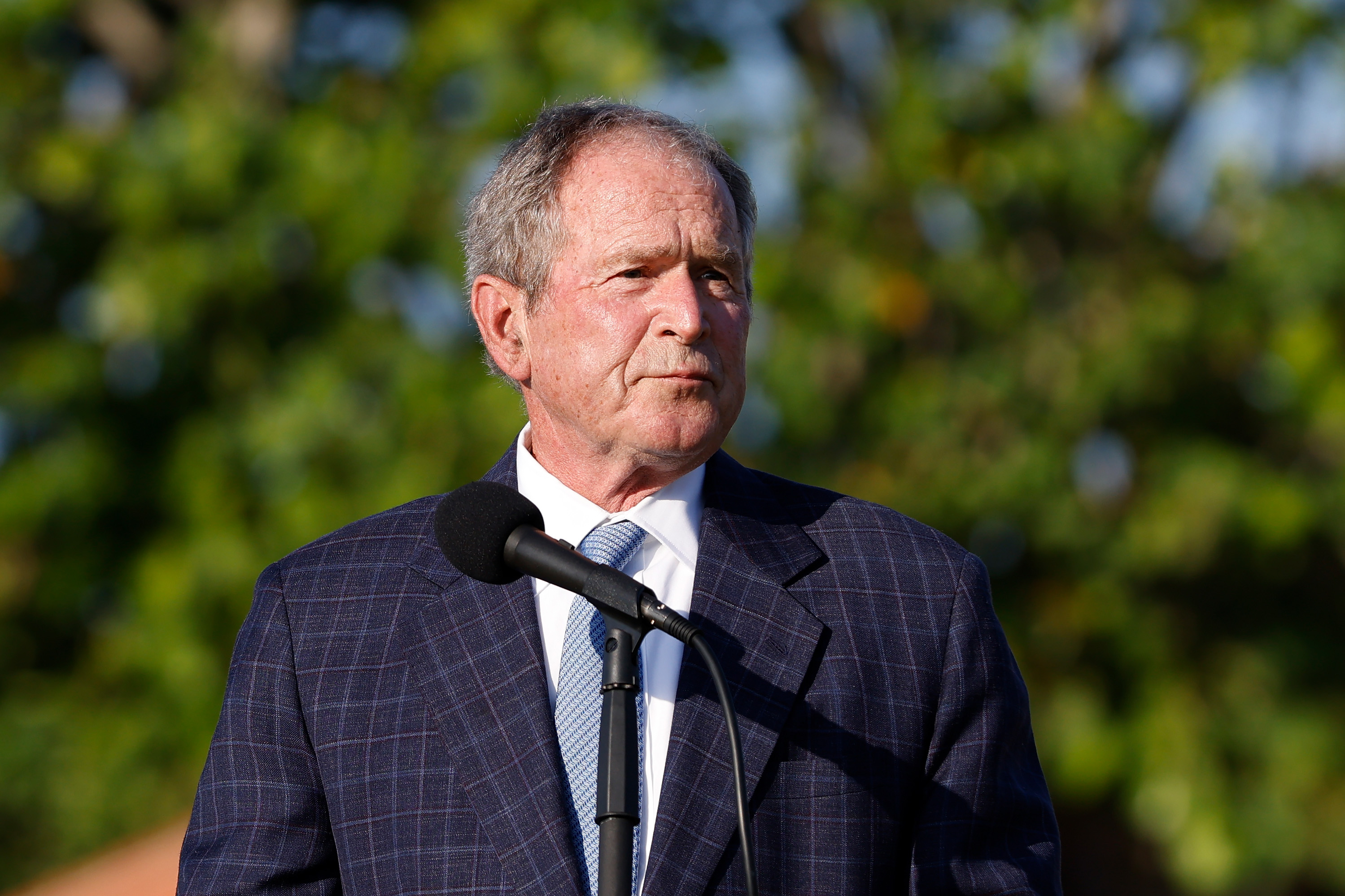 W. Bush Warns of 'Aggressive' Iran, Says Arab World Must Decide