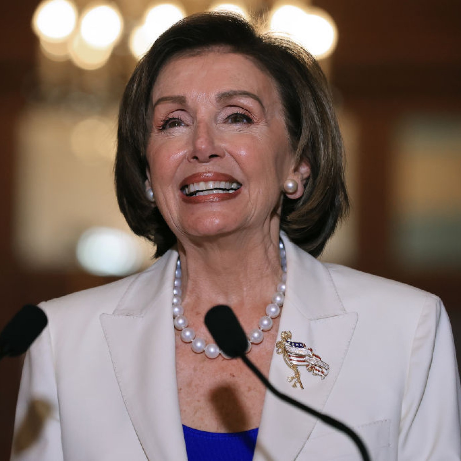Critics Slam Nancy Pelosi S Hypocrisy After She Walks Through Crowd Without Mask Critics Slam Nancy Pelosi S Hypocrisy After She Walks Through Crowd Without Mask