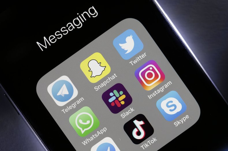 Mobile apps on an iPhone in France