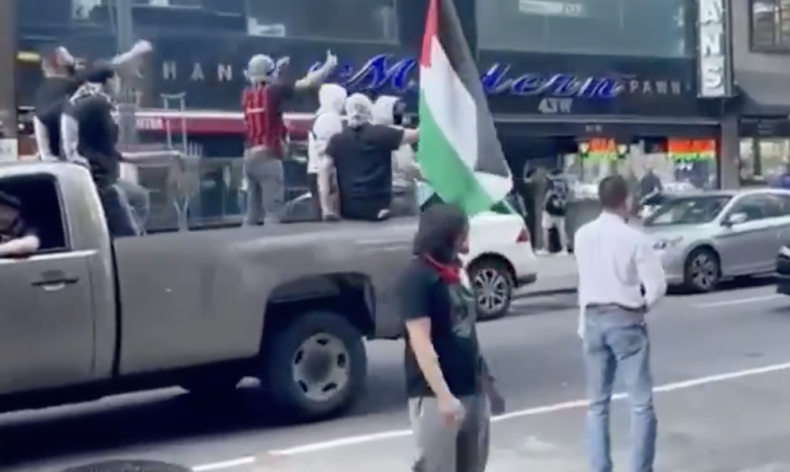 Palestinian mobs attack Jews