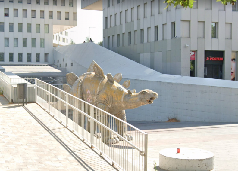 Dinosaur statue Barcelona the Cubics