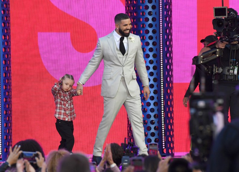Drake accepts Artist of the Decade award