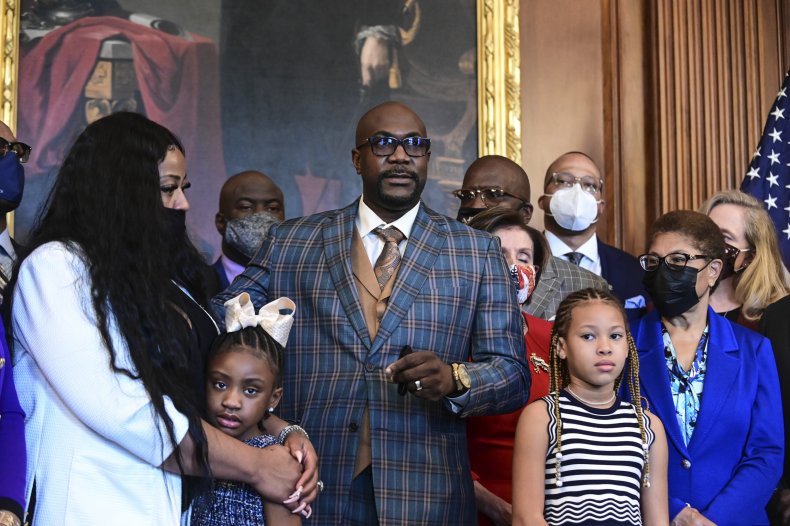 Floyd family meets with Pelosi