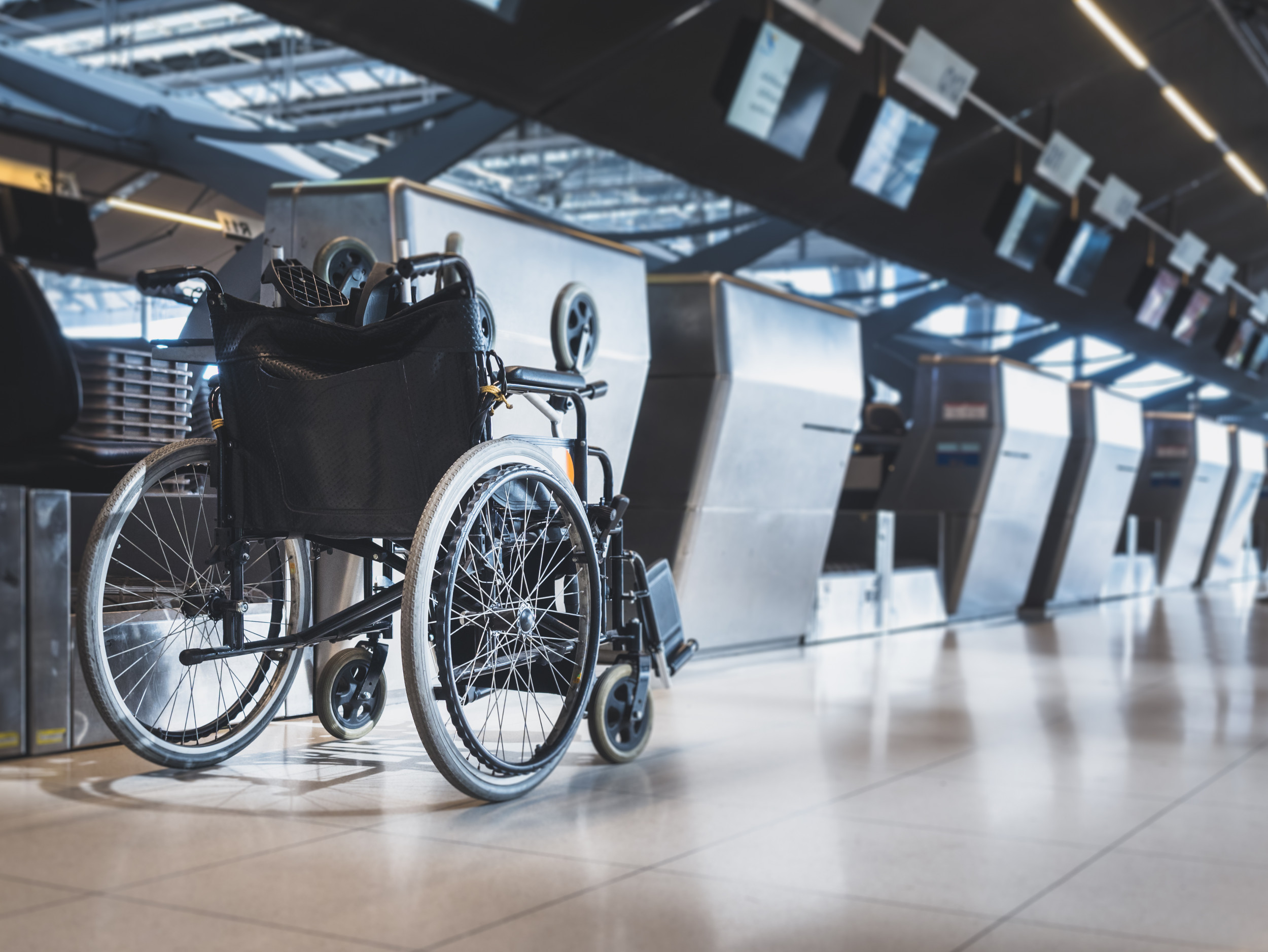 Кресло коляска в аэропорту