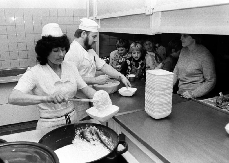 1980s: School lunches become a privatized business