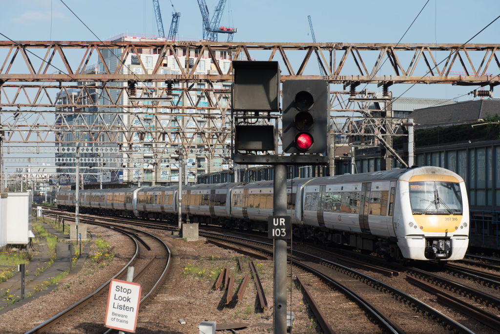 Woman Killed by Tree Branch As She Leaned Out of Train Window - Vimarsana News