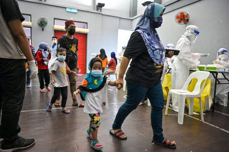 Malaysia Imposes 2-Week Lockdown as Country Logs Over 8K New
COVID Infections 2 Malaysia Testing Site